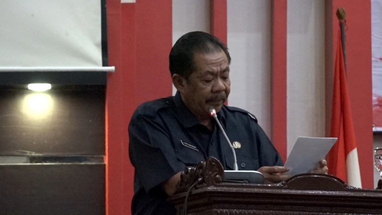 Wakili Bupati Sambas, Sekda Sambas Sampaikan Pendapat Terkait Raperda Perlindungan Dan Pemberdayaan Petani