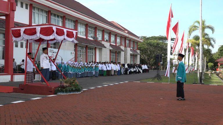 Upacara Hari Santri Nasional Tahun 2023, Bupati Satono Harap Santri Menjadi Contoh Yang Baik Bagi Masyarakat