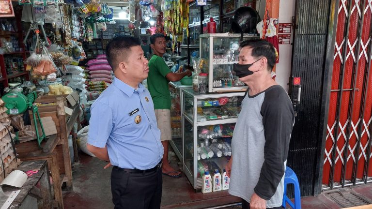 Peduli Ketersediaan Pangan, Bupati Satono Sidak Langsung Pasar Sambas