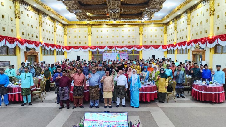 Pj Sekda Kalbar Muhammad Bari Buka Rakor Pendapatan Daerah Se Kalbar Di Samb