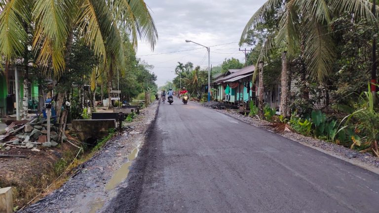 Jalan Poros Desa Kuala Pangkalan Keramat Kecamatan Teluk Keramat sudah Bagus