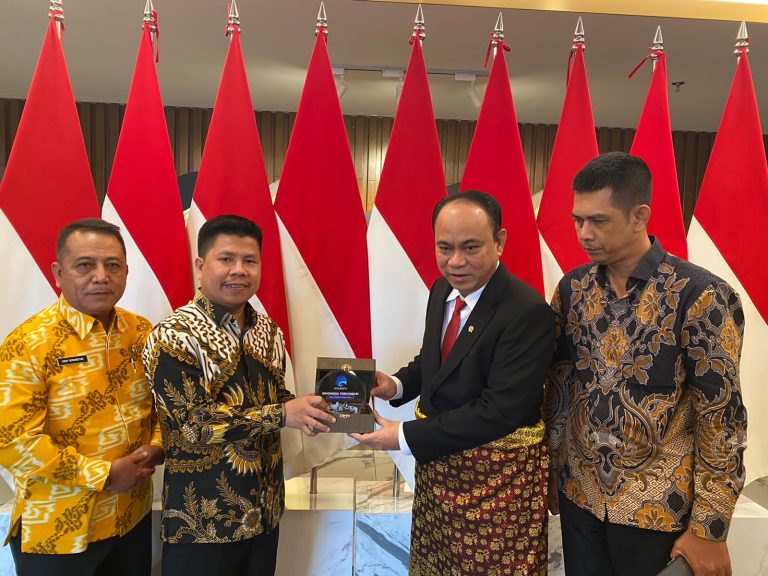 Bupati Satono Temui Mentri Kominfo Usulan Tower BTS