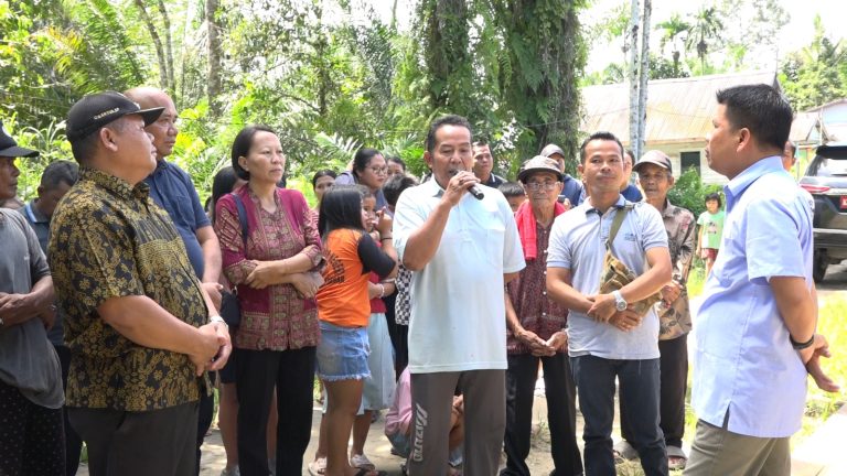SEJAK TAHUN 1982,WARGA UNGKAP SATONO ADALAH SATU-SATUNYA BUPATI SAMBAS YANG BERKUNJUNG KE SENIPAHAN