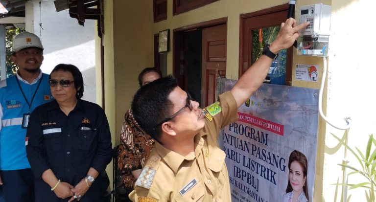 Hadiri Penyalaan Pertama Listrik, Bupati Satono Harapkan Bantuan Terus Dilanjutkan