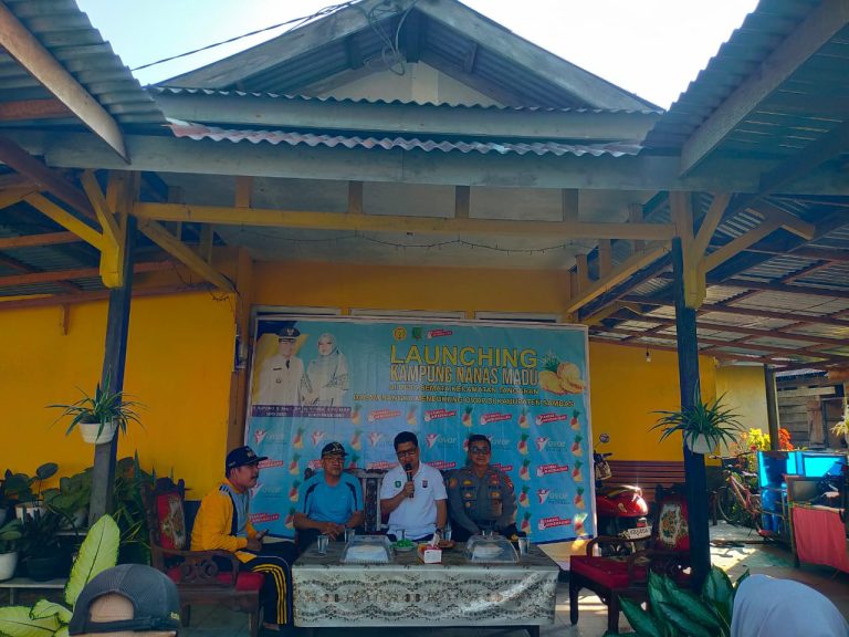 Bupati Sambas Satono Launching Kampung Nanas Madu Desa Semata