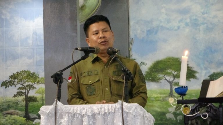 Mengayomi Seluruh Umat Beragama, Bupati Sambas Satono Hadiri Perayaan Malam Natal Umat Katolik 2023