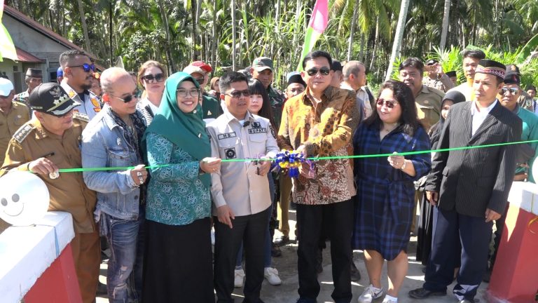 Bupati Satono Resmikan 2 Jembatan Berkemajuan Non APBD di Kecamatan Jawai