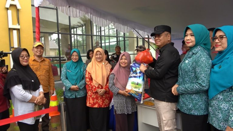 Tekan Pengendalian Inflasi, Pemprov Kalbar Gelar Gerakan Pangan Murah di Galing