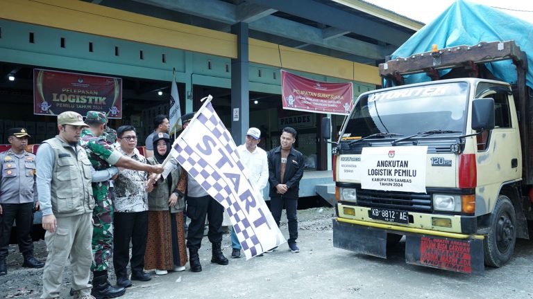 Bupati Satono Lepas Mobil Box Distribusi Logistik Pemilu Tahun 2024