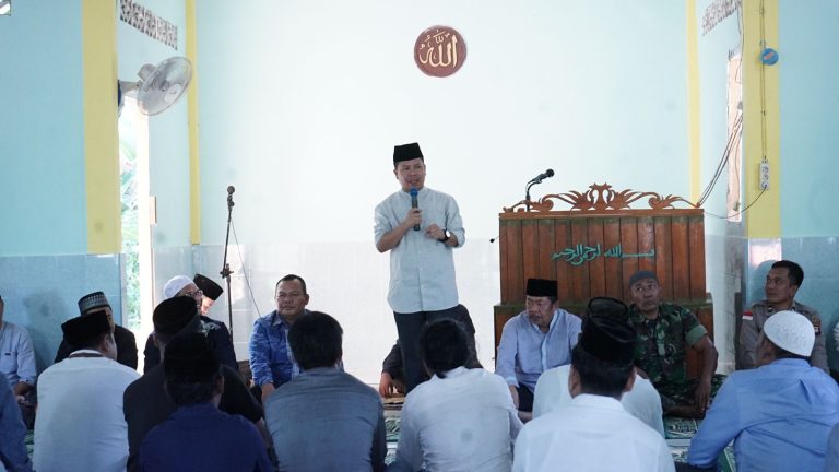 Safari ke Asuansang, Sajingan Besar, Bupati Satono Senang Warga Beda Agama Kompak