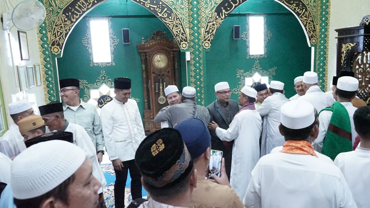 1 Syawal 1445 H, Bupati Sambas H. Satono Laksanakan Shalat Ied di Mesjid Al-Muhsinin