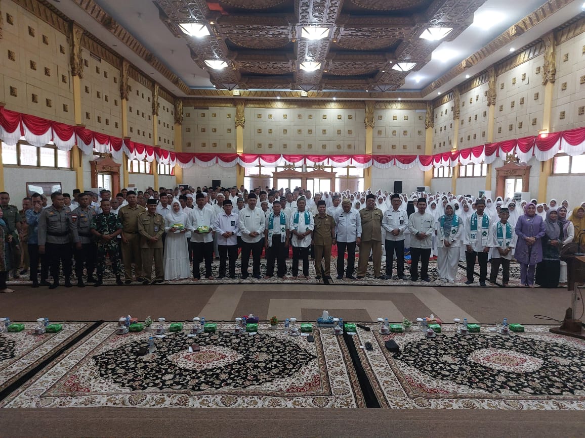 Buka Manasik Haji, Bupati Sambas Berikan Atensi Lebih Kepada 323 Calon Jemaah Saat Pelaksanaan