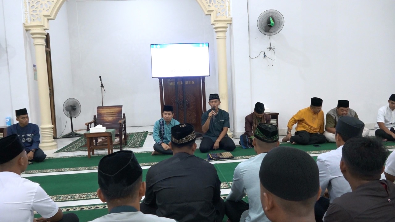 Menutup Rangkaian Silaturahmi Safari Ramadhan 1445, Bupati Sambas, H. Satono Buka Bersama Prajurit Yonif 645/GTY