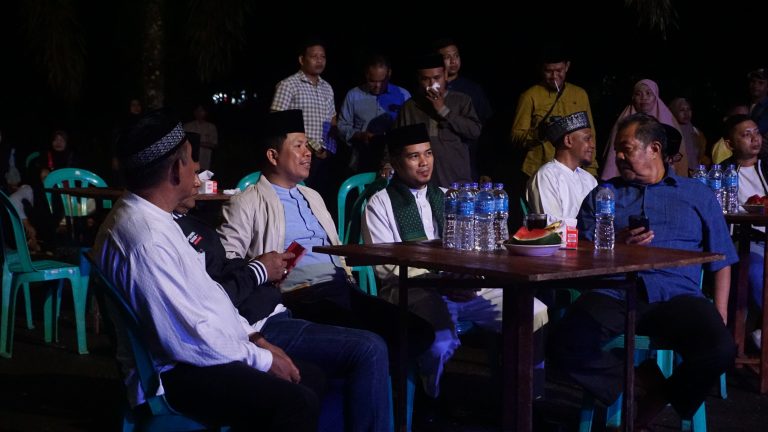 Bupati Satono Membaur Bersama Ribuan Masyarakat Ikuti Tausyiah Akbar Ustadz Hatoli