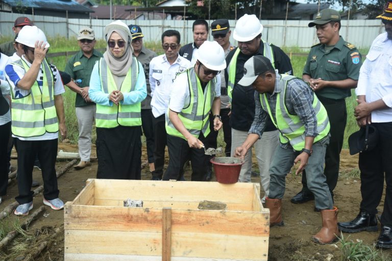 Galakkan Kesehatan Masyarakat Bupati Satono Letakkan Batu Pertama Pembangunan Puskesmas Sungai Baru Pasca Pelaksanaan Germas