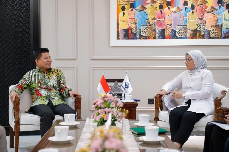 Tingkatkan Sinergitas Pembangunan Daerah dengan Pusat, Bupati Satono  Kunjungi Kemenaker RI