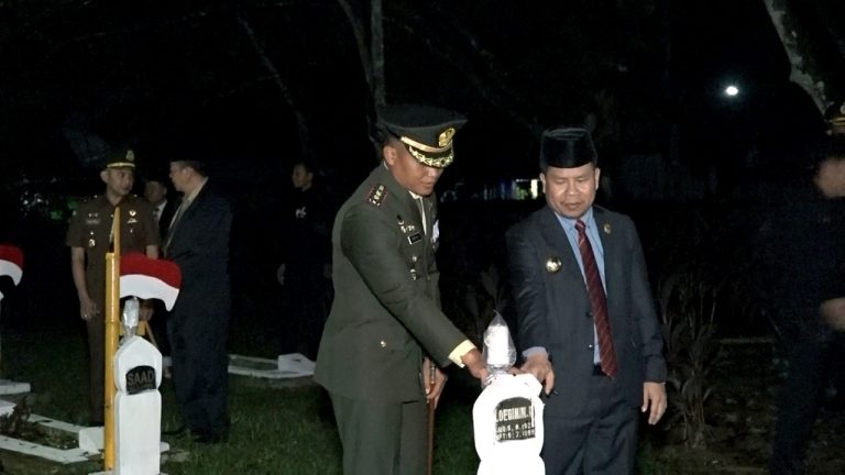 Bupati Satono Bersama Forkopimda Ikuti Apel Kehormatan dan Renungan Suci Peringati HUT RI ke-79