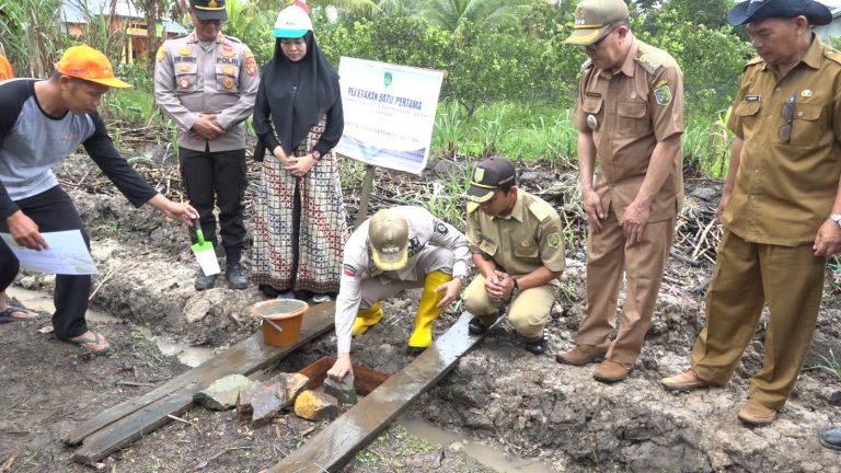 Dukung Program Beriman dan 1000 Tahfiz Quran, Bupati Satono Letakkan Batu Pertama Pembangunan Pondok Quran