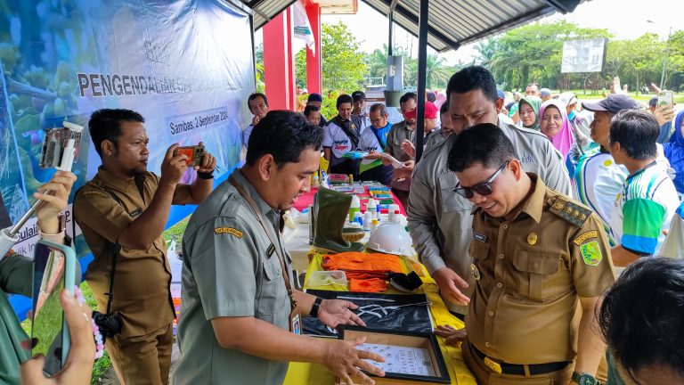 Bupati Satono Sampaikan Potensi Sambas Dalam Pertanian pada Pembukaan Bimtek OPT Perkebunan