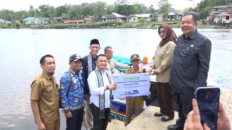 Dukung Pelayanan Kesehatan, Pjs Bupati Sambas Apresiasi Bantuan Ambulance Terapung untuk Desa Mekar Jaya