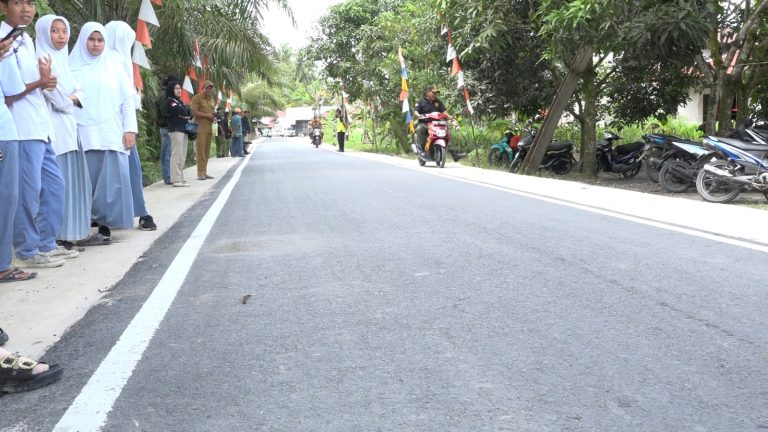 Bupati Sambas Harap Jalan Mulus di Jawai Selatan Dongkrak Matang Sui Jadi Pusat Wisata