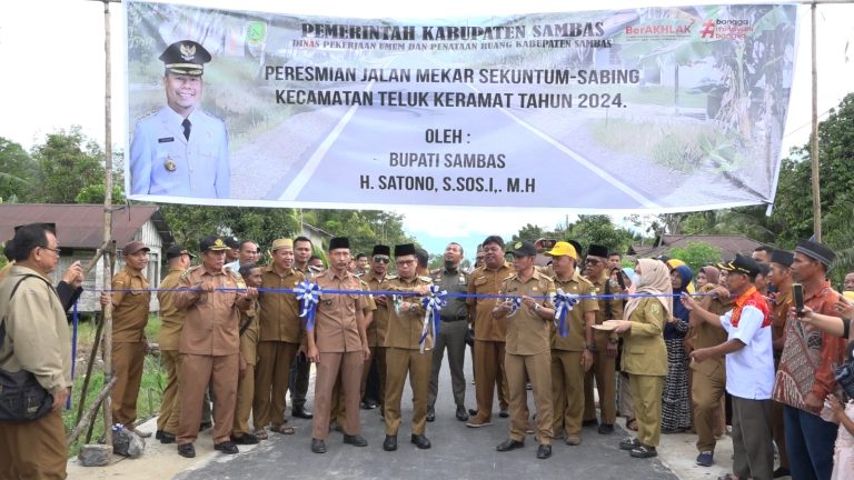 Resmikan Jalan Mekar Sekuntum, Hermanto : Ini wujud kecintaan Bupati Satono dengan Masyarakat Teluk Keramat