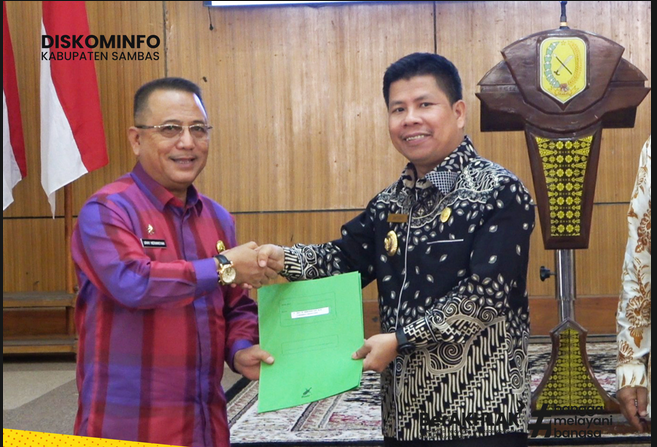Bupati Sambas Serahkan 222 SK Pensiun ASN Pemda Sambas