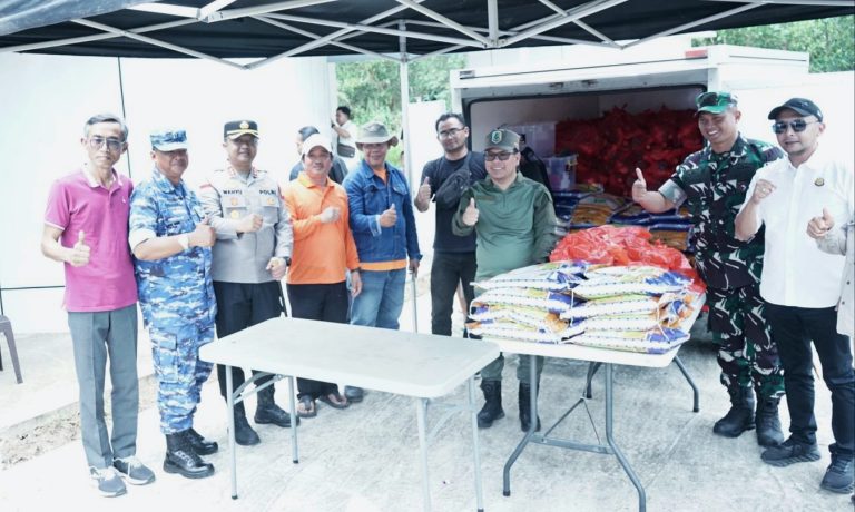 Gelar Pasar Murah di Temajuk, Bupati Satono : Semoga Akses akan bahan Pokok lebih Mudah dan Daya Beli Masyarakat Meningkat