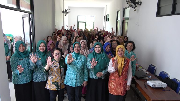 TP PKK Sambas Edukasi Pemanfaatan Buku KIA untuk Tekan AKI dan AKB