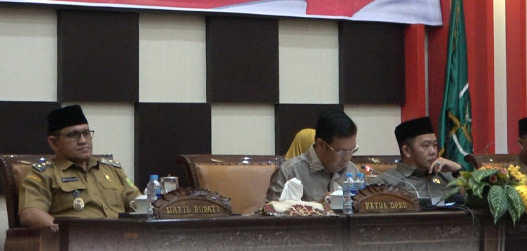 Wakil Bupati Sambas Hadiri Rapat Paripurna Bahas Perubahan APBD 2025