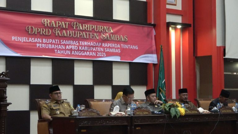Wakil Bupati Heroaldi Jelaskan Raperda Perubahan APBD Sambas Tahun Anggaran 2025