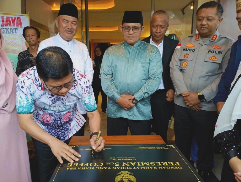 Bupati Satono Resmikan 5CM Café di Pemangkat, Dorong Kreativitas dan Ekonomi Lokal