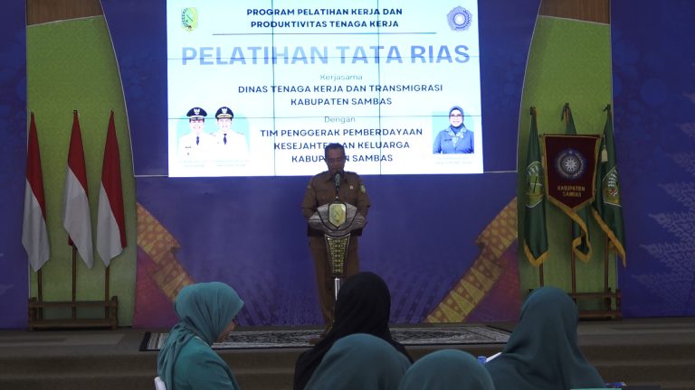 Pemkab Sambas dan TP PKK Gelar Pelatihan Tata Rias, Dorong Kemandirian Ekonomi Perempuan