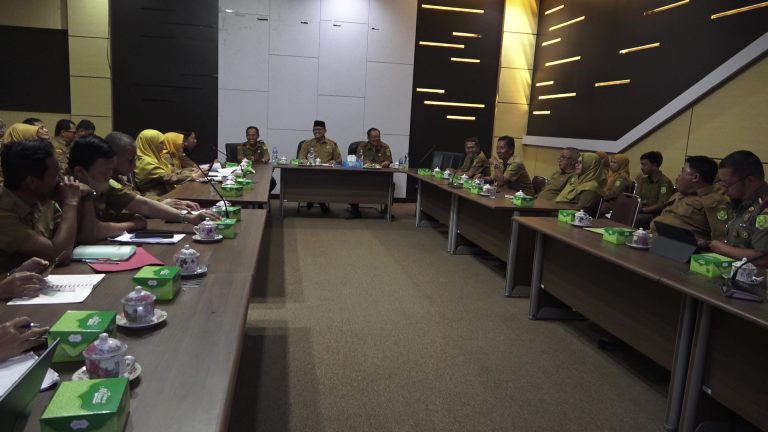 Pemerintah Kabupaten Sambas Laksanakan Rapat Evaluasi Pelaksanaan Kegiatan Pembangunan Tahun 2025