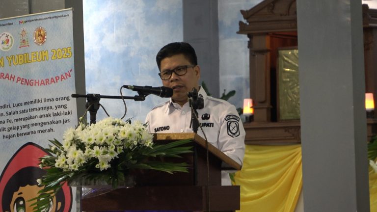 Bupati Satono Apresiasi Kontribusi Tokoh Agama Katolik pada Malam Perayaan Natal