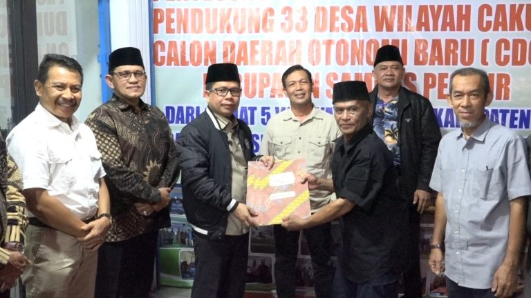 Bupati Sambas Kembali Tekankan Komitmen Dukung Penuh Pembentukan DOB  Saat Terima Dokumen Musdes Pembentukan CDOB Sambas Pesisir