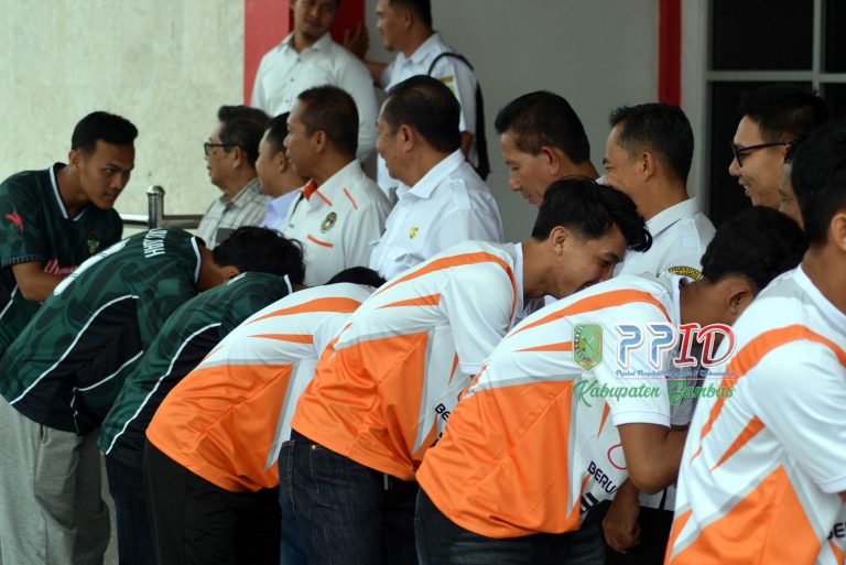 Pemkab Sambas Lepas GABSIS Sambas dan Pulau Indah FC, Targetkan Prestasi Tertinggi di Liga 4 Kalbar