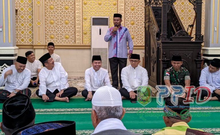 Safari Ramadan di Masjid Jami’ Al Atqiya’, Pemkab Sambas Pererat Silaturahmi dengan Masyarakat