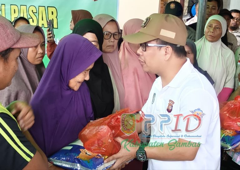 Ringankan Beban Ekonomi Warga, Bupati Satono Diskon Paket Sembako di Operasi Pasar Murah Desa Pipit Teja