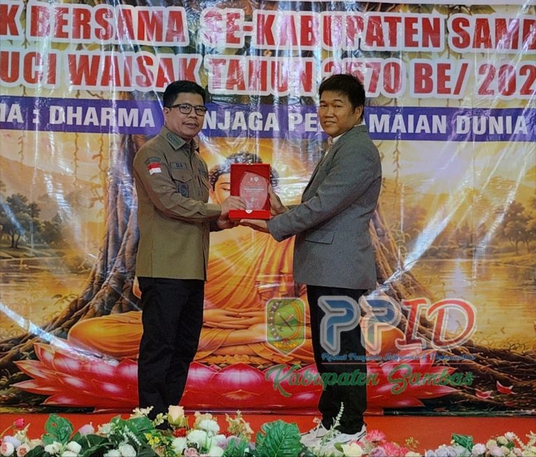 Gelorakan Toleransi, Ribuan Umat Sambut Kehadiran Bupati Satono di Perayaan Waisak Bersama se-Kabupaten Sambas di Jawai