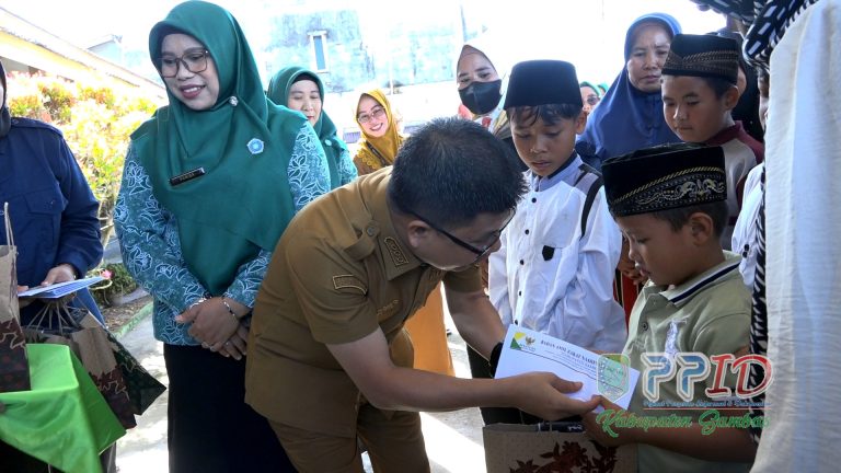 Hadiri Baksos di Teluk Keramat, Bupati Satono Berharap Khitanan Massal Jadi Contoh bagi Kecamatan Lain
