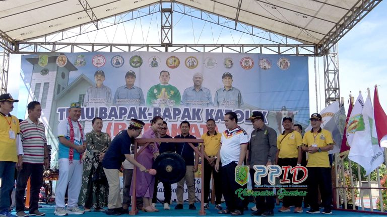 Buka Temu BAPAKAT Area Singbebas, Bupati Satono Dorong Sinergi Umat Katolik Kawal Pembangunan Sambas