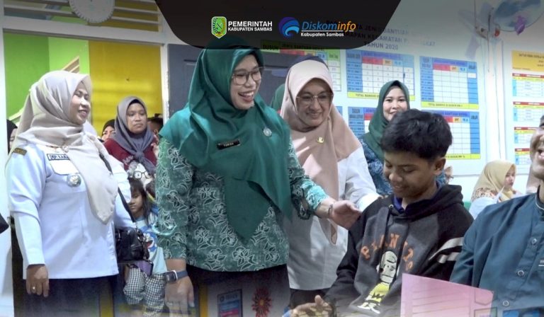 Sinergi TP PKK dan Disdukcapil Sambas Gelar Pelayanan Adminduk “Jemput Bola” di Pemangkat