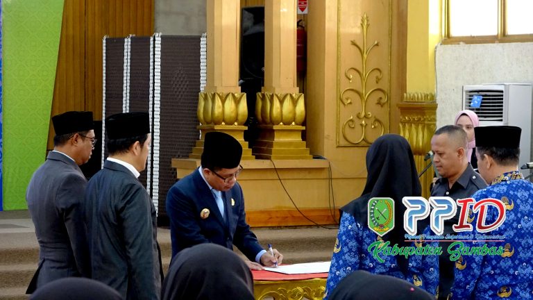 Lantik 91 Kepala Sekolah, Bupati Satono Tegaskan Pendidikan adalah Fondasi Kemajuan Sambas