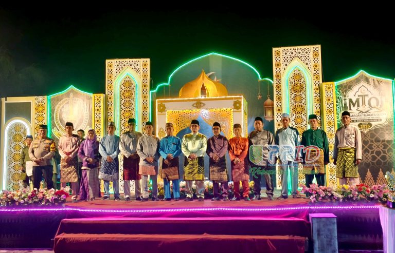 Tabuhan Rebana dan Tari Selamat Datang Meriahkan Pembukaan MTQ ke-25 Kecamatan Tekarang di Desa Merubung