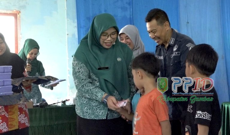 Dekatkan Pelayanan,  Disdukcapil Kolaborasi TP PKK Sambas Gelar Aksi “Jemput Bola” Adminduk di Gayung Bersambut