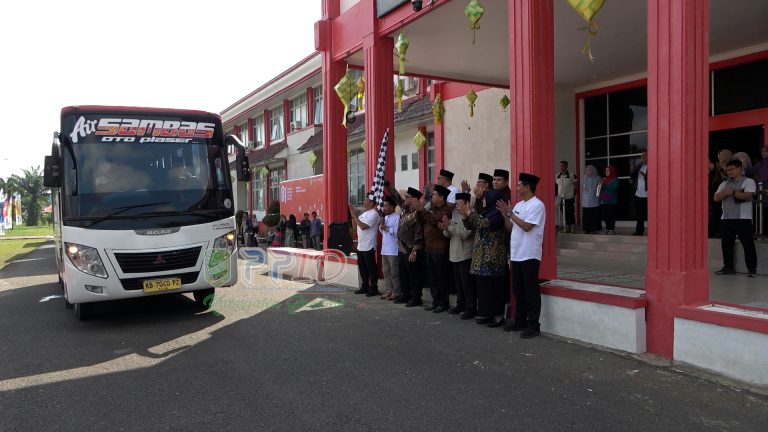 Kabupaten Sambas Berangkatkan 70 Anggota Kafilah ke MTQ XXXIV Tingkat Provinsi Kalimantan Barat