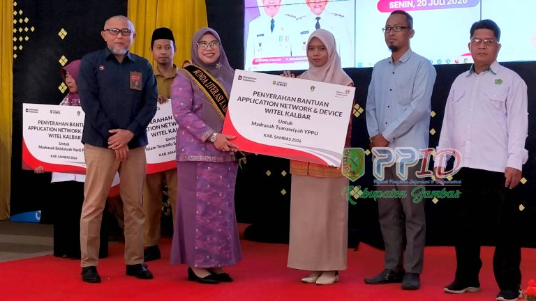 Dorong Digitalisasi Pendidikan Sambas, PT. Telkom Kalbar Salurkan Bantuan CSR serta Laksanakan Pelatihan AI