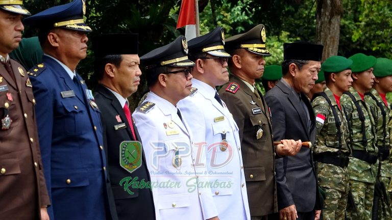 Ziarah ke TMP Sambas, Satono Ajak Masyarakat Teladani Semangat Para Pahlawan