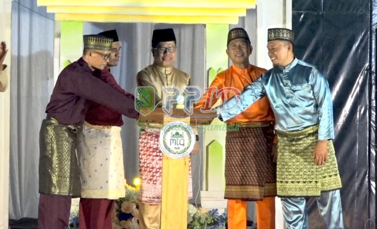 Gema Al-Qur’an di Selaka Tua : Bupati Satono Resmi Buka MTQ X Selakau Timur Untuk Perkuat Karakter Umat